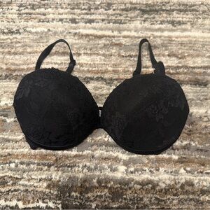 Frederick’s of Hollywood Black Push Up Bra 32B